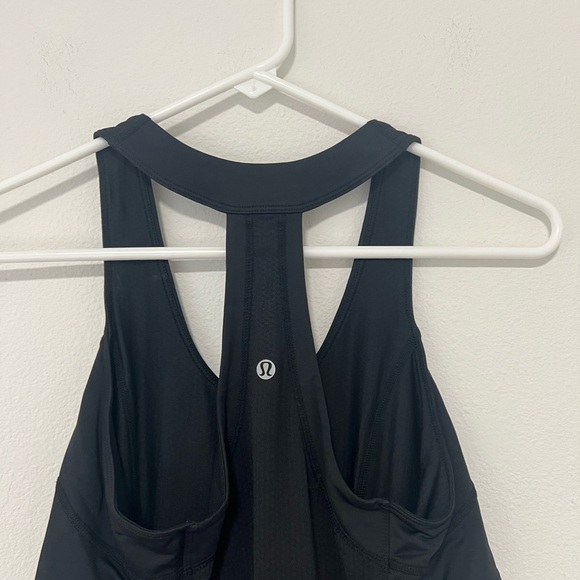 Lululemon Run Like the Wind Singlet Sz 4 In Black - Picture 5 of 8